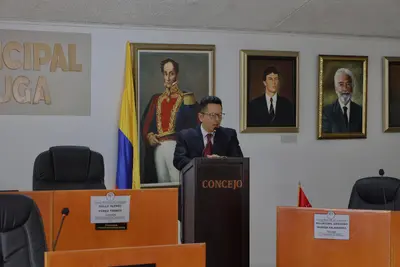 Gerente de EMSERFUS E.S.P, Isaías Jaramillo Guzmán, asistió a debate de control político